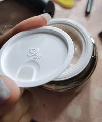做个小调查:护肤品里面的这个盖子,你们会扔了吗