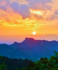 海拔1380米 黑山谷最高峰俯瞰5A景区