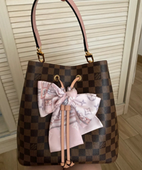 现在满街都是LV,那LV还算是奢侈品吗?