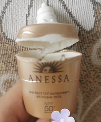 帮你解开好奇心!拆开来看看防晒霜里面摇着响的是什么