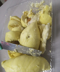 关注了一个机构工作人员,机构关门,他回家养猪了