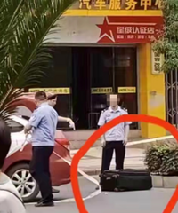 男子拖藏女尸箱子打车被识破!