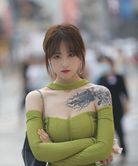 最新重庆街拍,打望北城天街的美女们,初秋怎么穿!