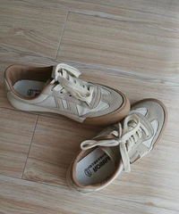 ��˫Ь��ͣ���һ�һֱ�ع�