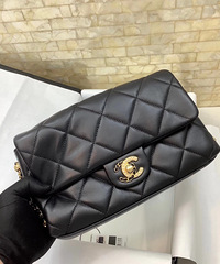 CHanel新款羊皮口盖包,太漂亮了