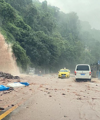 重庆持续暴雨,好多路段积水严重,大家行车一定注意安全