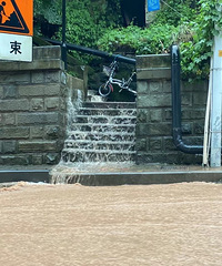 重庆持续暴雨,好多路段积水严重,大家行车一定注意安全