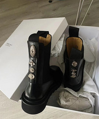 �ﶬ�쵽�ˣ���ѡ�˺ܾ�ѥ�ӣ����ҵ�����˫