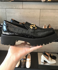 ˼��ͼ�����Ь�ӣ�ÿ˫�Ҷ���ϲ��