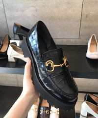 ˼��ͼ�����Ь�ӣ�ÿ˫�Ҷ���ϲ��