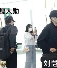 ��������κ��ѫ����ͬ��ǰ�ߴ��˸���ɫ���֡�