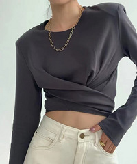 集美们!买衣服的话,品质和价格,你更看重哪个?