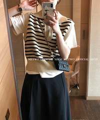 这件大V?型字?领口,可以配适你们衣橱所有的衣服裤子