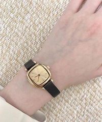 ���ڵ�һ��ÿ��ı��� ���԰׵κڽ�С�����ֱ�