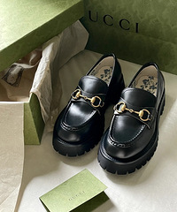 ����ĵ�һ˫�ָ�Ь��GucciС�۷��ֱ̫������