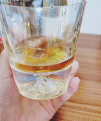 超好喝的青梅酒,确定不来一杯吗!加了养乐多,小半瓶没了