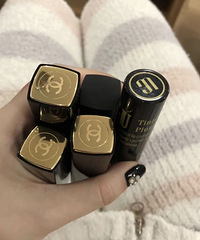 姐妹!你们过期了的口红,是丢掉还是继续用呀?