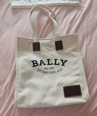 100天都等待的Bally帆布包
