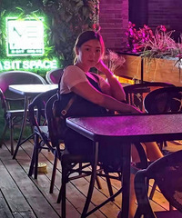 84年喜欢户外运动的小姐姐征婚,希望对方未婚或离异没小孩