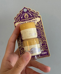 这个唇膏还可以当唇膜哦!超级好用,每年冬天都要用一囤一!