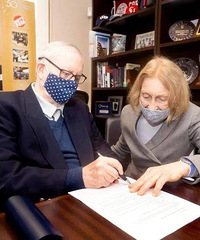 ����˹����˹��˭���ǡ�������׸�������Ǯ�˿���Ҳ�������ŵȡ�