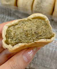九度七的绿豆饼超好吃! 皮薄馅大!不油腻松软又有嚼劲!