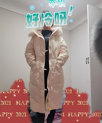 跟团买的牛角扣羽绒服,才200多质量很惊喜!版型超显瘦