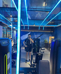 94年176CM的销售小哥征婚,年收入20万