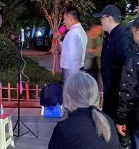 1元KTV是叔叔嬢嬢们的快乐老家