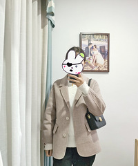 ���˶�Ҷ̿���£�����촩�ոպã�������������ɫ