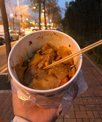 你们对在路上吃东西的妹子怎么看?