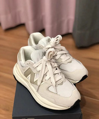 NB的新款5740系列,浅奶色太好看了吧!!!冲啊
