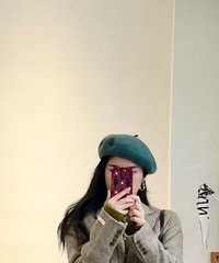 今日份复古穿搭(这条花裙子我穿到老年也不过时吧?)
