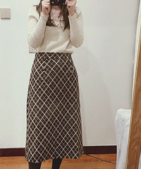 不显胯不起球的半身裙,面料摸着是柔软的,很舒服