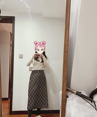 不显胯不起球的半身裙,面料摸着是柔软的,很舒服