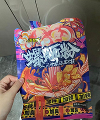 有网友在“好欢螺螺蛳粉”里面吃出了一包蛆,你们以后还敢不敢吃