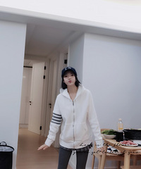 帽衫卫衣+big号的西服大衣=今冬巨时髦搭配