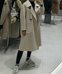 在商场试了件大衣,姐妹们觉得怎么样呀?