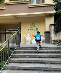 不想提前“小学化”,换到蒙氏幼儿园,教学真神奇