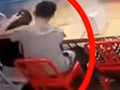 男友将女友头按进火锅