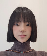 显高穿这件毛衣+裤子,腰以下全是腿