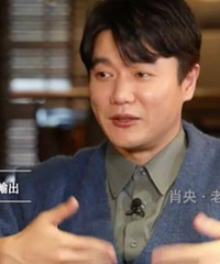 ��ô���꣬Ф�����ڰ���ͷ��