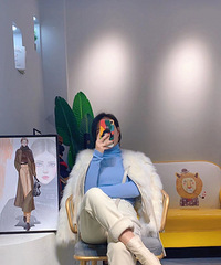 今日分享一条显瘦还百搭的加绒牛仔裤,什么衣服都可以搭配