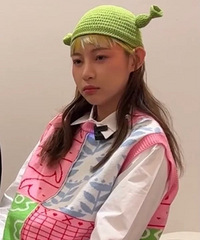 Ʀ��ͬ����ñ�ӣ�Ц�����ˣ�����·�Ͼ�������ǰ��