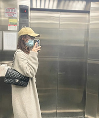 当代年轻人消费观:穿几十块的衣服,背几万块的包,我是一个人吗