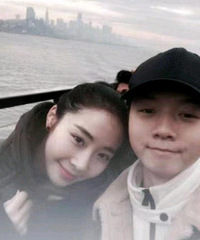 ����ǰŮ�ѳ�¶������թ������ץ