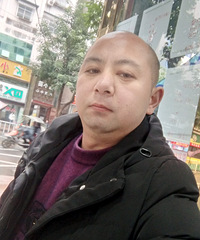 82年的单亲爸爸征婚,自己创业开公司