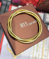 老公给我买了一万多的手镯,不敢让她妈知道,你们老公也这样吗