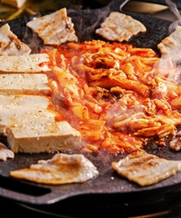 ����׷�ǿ���������������һ�봩Խ��������ͷ