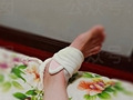 漂亮女生被人骗开门